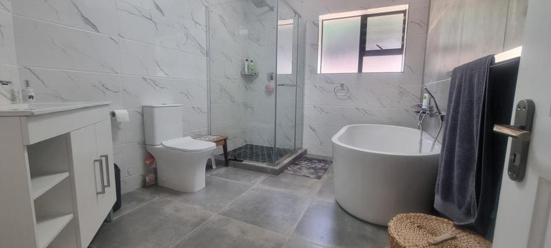 6 Bedroom Property for Sale in Outeniqua Strand Western Cape